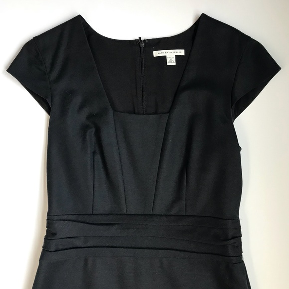 Black Cap Sleeve V-Neck Wear-to-Work Sheath Dress - Picture 2 of 5